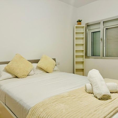 Ferienwohnung Pisos Baraja Gl Madrid Exterior foto